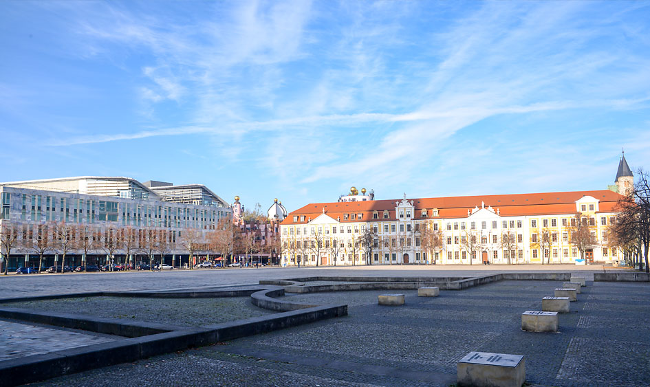 Der Domplatz mit Landtag in Magdeburg